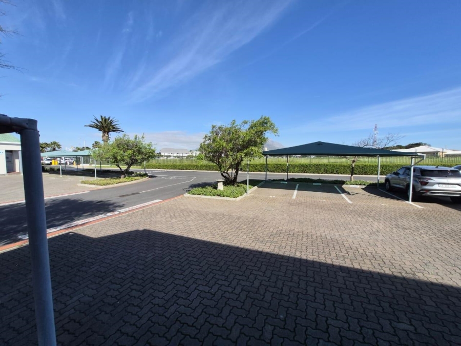 To Let Commercial Property for Rent in Pinelands Western Cape